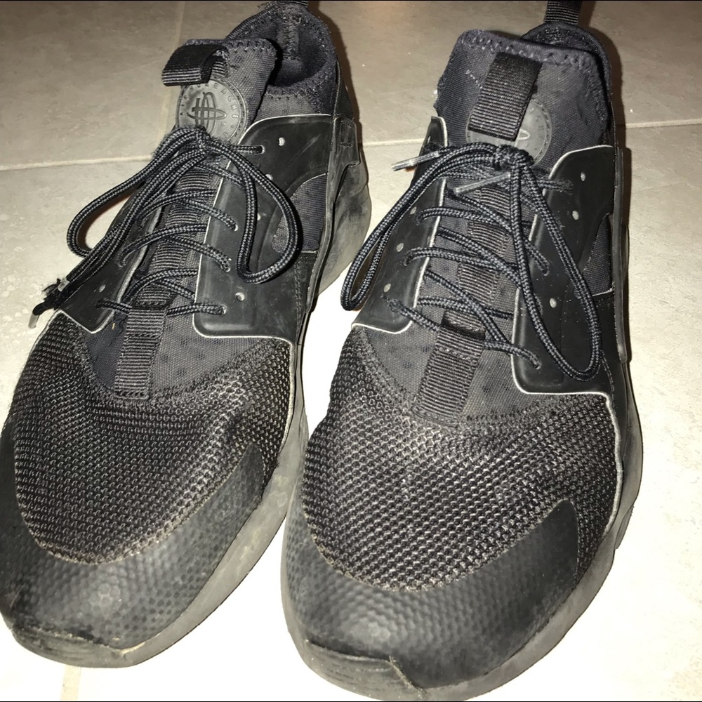 Triple Black Nike Huarache Runs